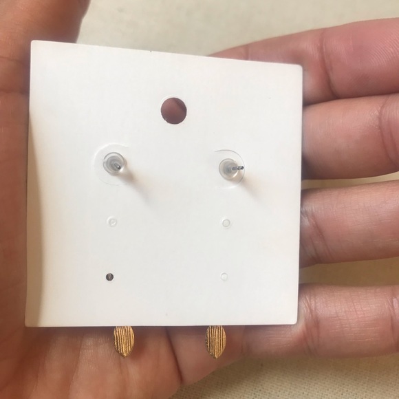 Gold Textured Leaf Drop Earrings NWOT Hypoallergenic Posts - Picture 3 of 4